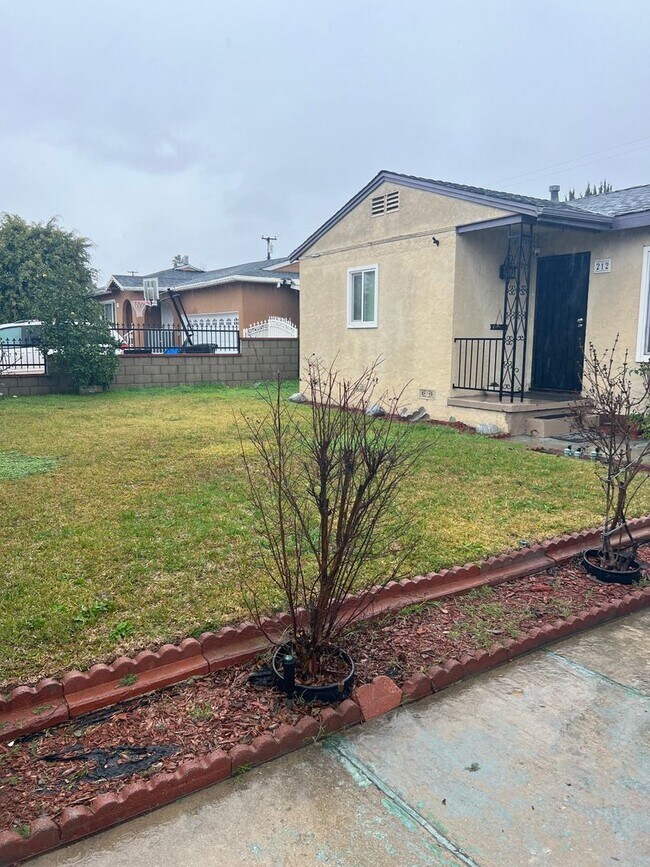 Building Photo - 212 N Aladdin Dr