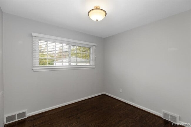 Building Photo - 3221 Shenandoah Dr