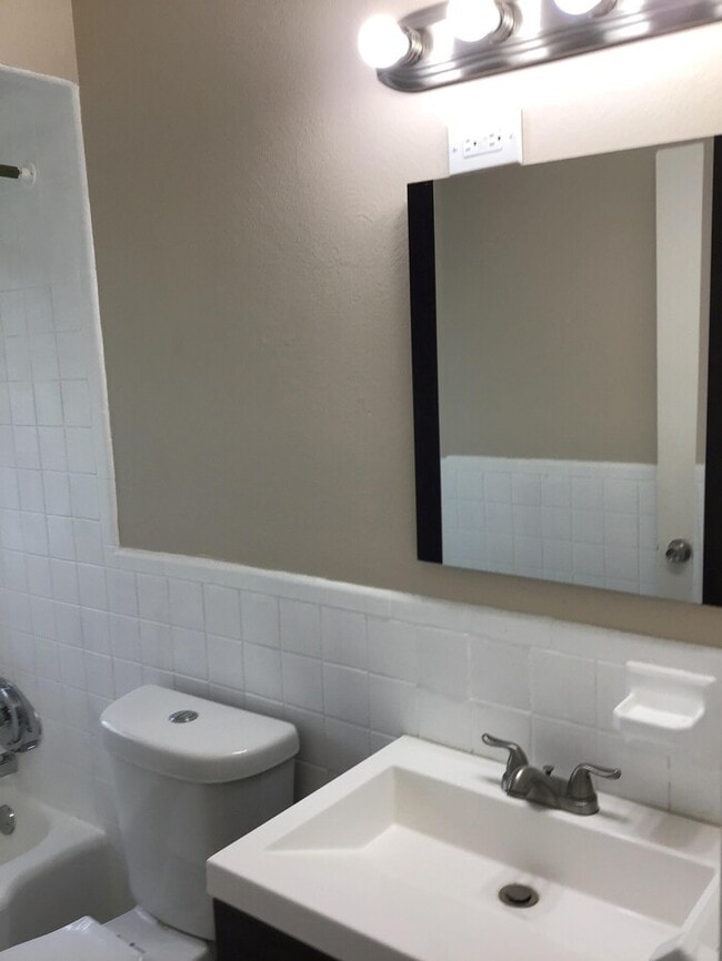 Building Photo - 1232 Duenke Dr