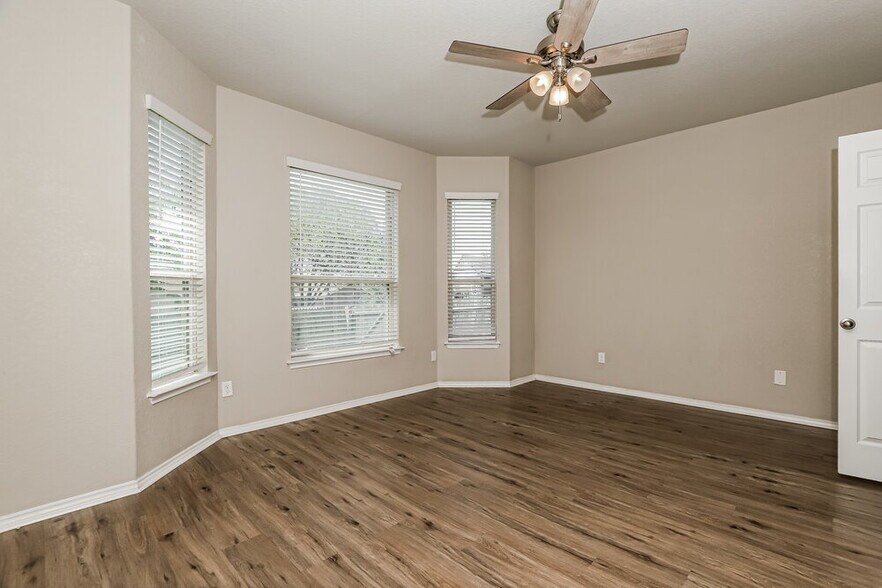 Building Photo - 5934 Ivans Farm