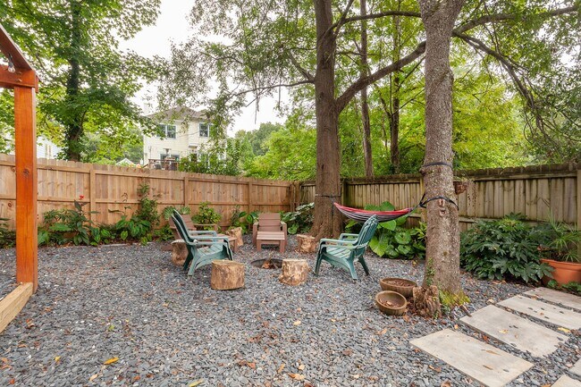 Building Photo - Beautiful 2bd/2ba Bungelow in Kirkwood wit...