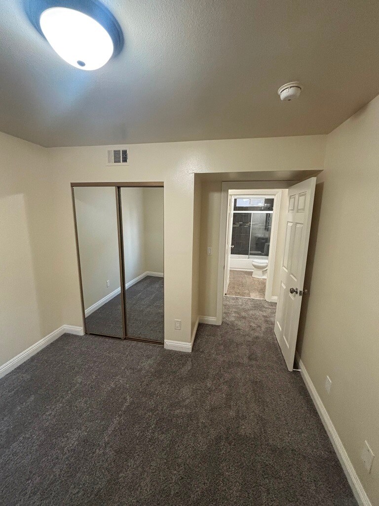 Building Photo - 160 W 52nd St