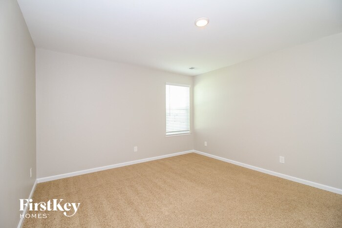 Building Photo - 281 Estelle Dr