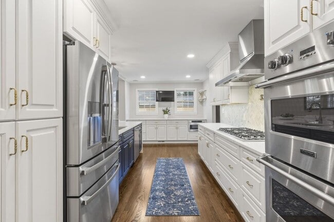 Building Photo - 97 Huntington Rd NE