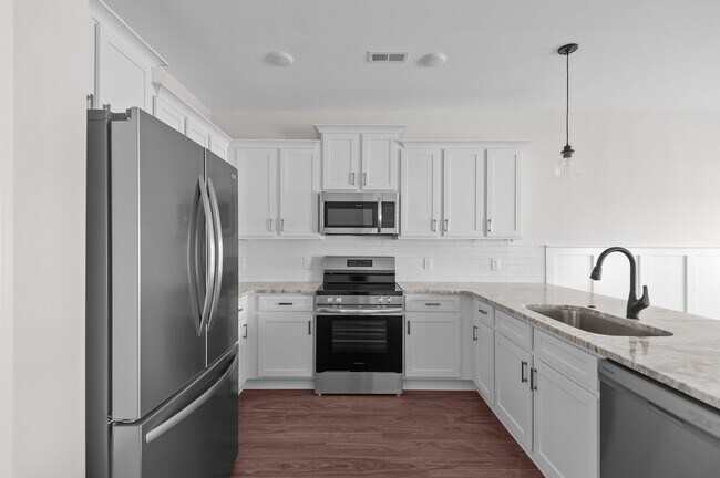 Building Photo - 4400 Laurel Rdg Dr