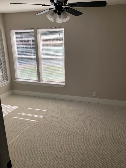 Building Photo - 1006 Bales St