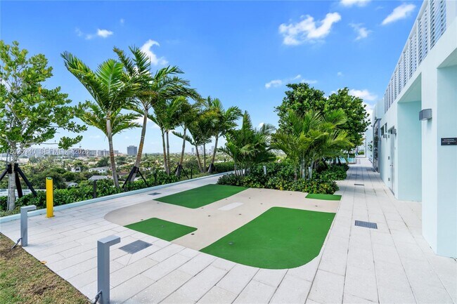 Building Photo - 9221 E Bay Harbor Dr