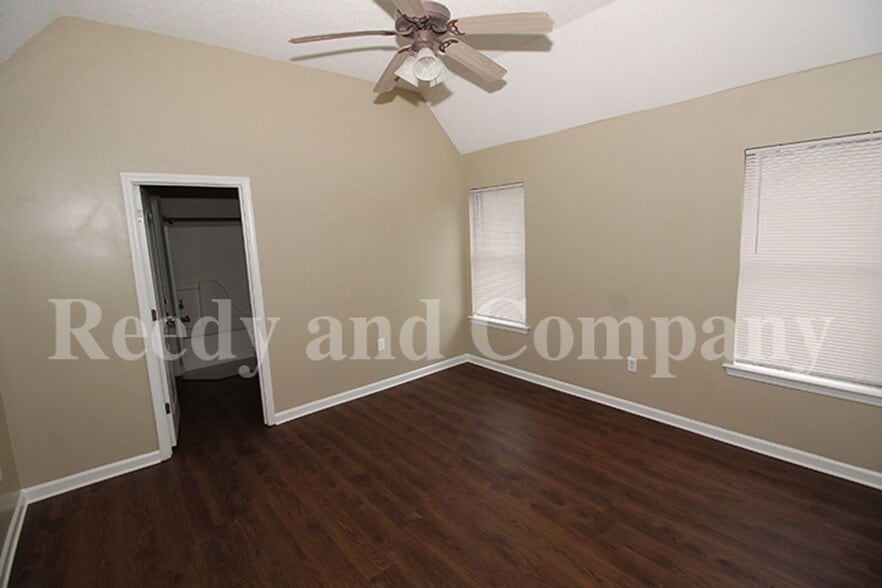 Building Photo - 6077 Wills Way Cir S