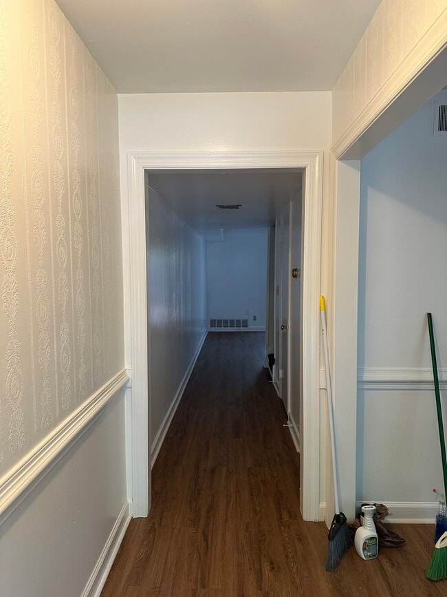 Building Photo - 2 Bedroom/ 2 1/2 Bath Condo In Georgetown