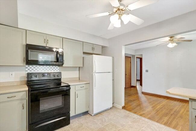 Building Photo - 2 BED / 1 BATH HOUSE IN CENTRAL CHAMPAIGN ...