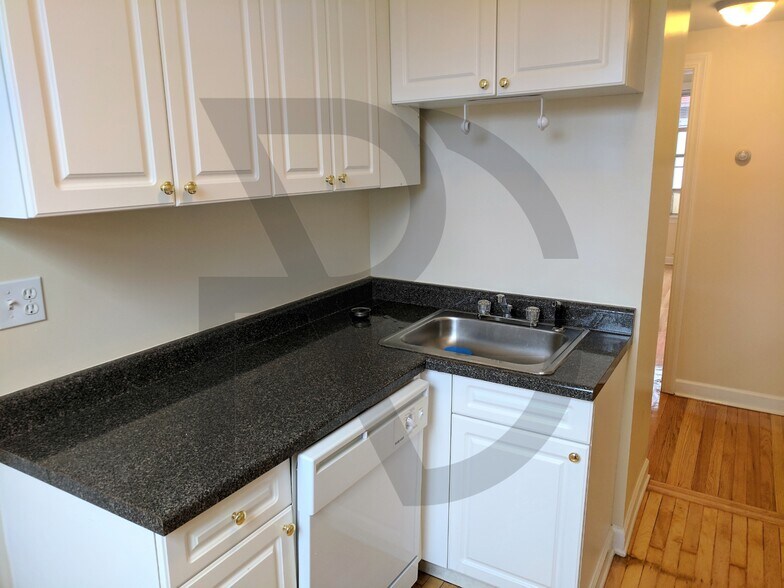 Building Photo - 540 W Aldine Ave