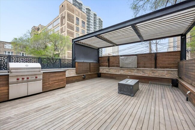 Building Photo - 458 W Deming Pl