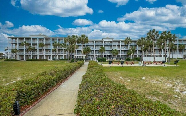 Building Photo - 572 E Beach Blvd