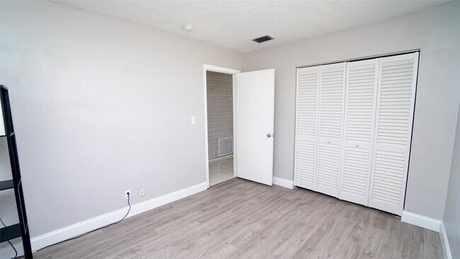 Building Photo - 5908 NW 81st Ave