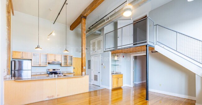 Building Photo - 801 Hinton St