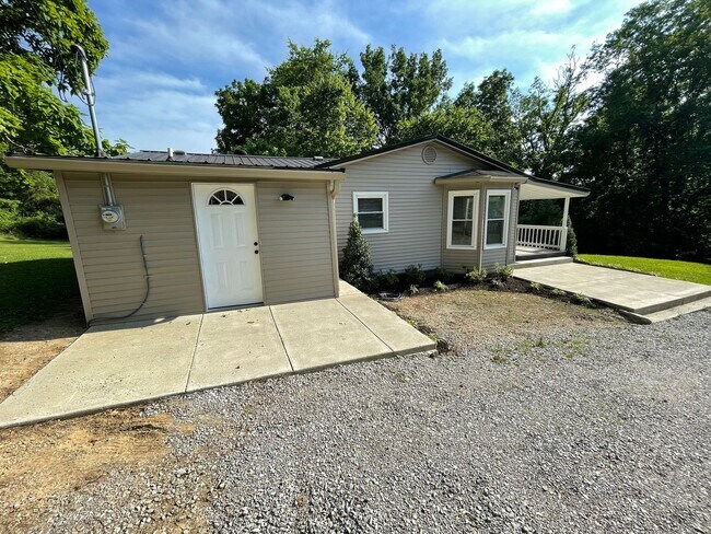 Building Photo - Great Location Private Setting Home For Rent
