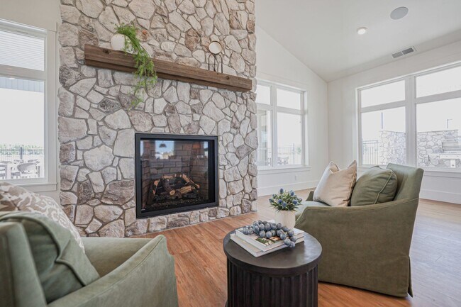 Building Photo - 3 bed, 2.5 bath Summerfield Townhome found in Rexburg!