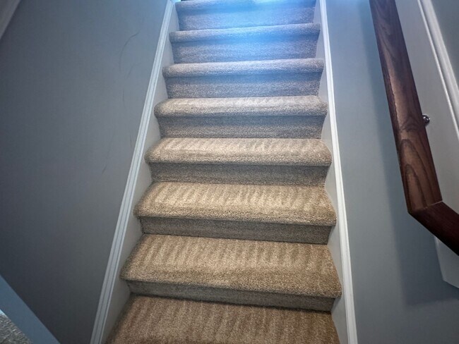 Building Photo - Awesome 4 Bedroom 2.5 Bath Home with Lots of space and a 2 Car Garage!