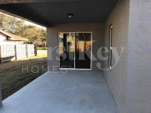 Building Photo - 931 SE Thornhill Dr