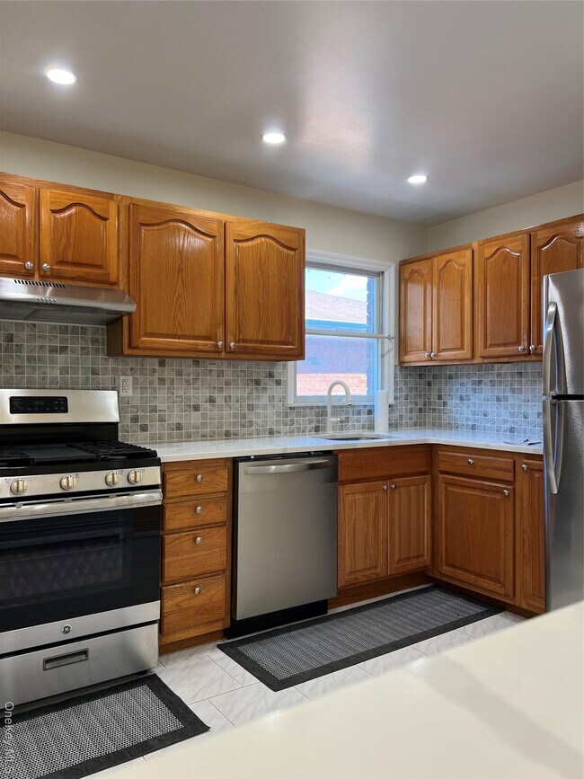 Building Photo - 156-51 75th St