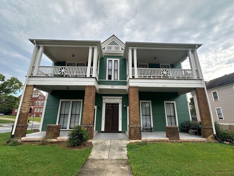 Building Photo - 895 Mulberry St