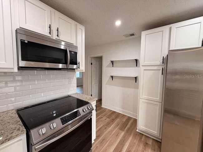 Building Photo - 4009 Deleuil Ave