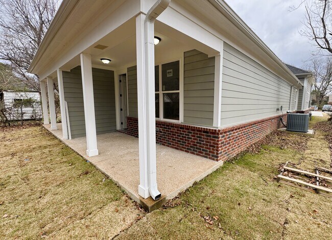 Building Photo - 547 Berclair Rd