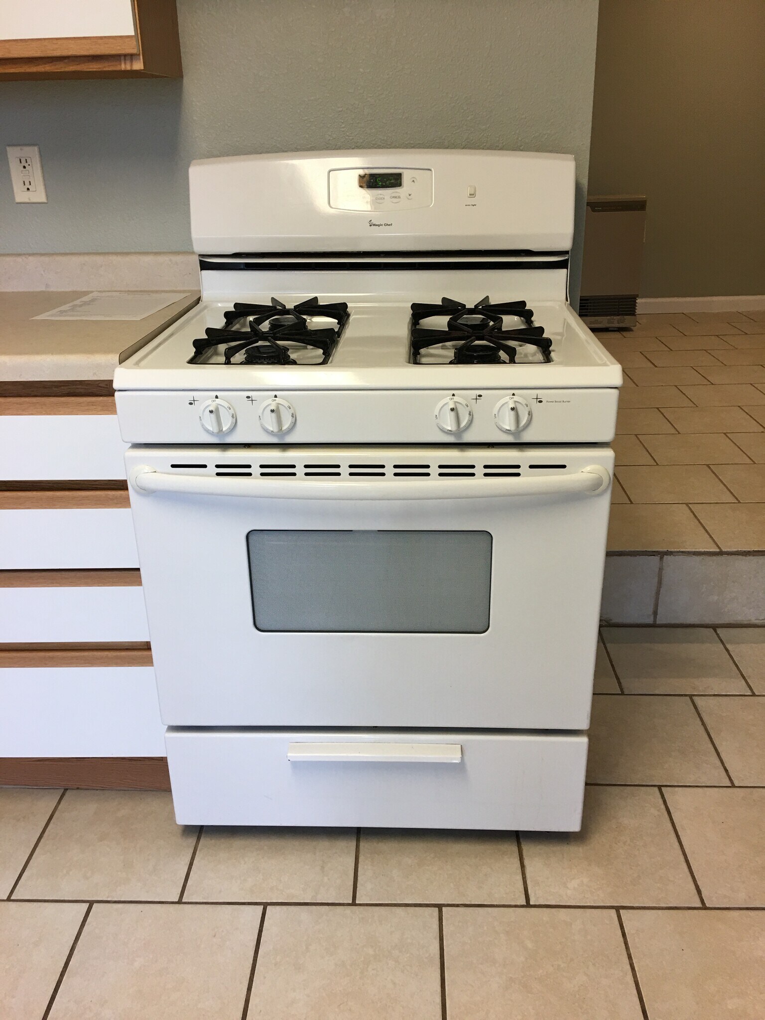 Building Photo - 725 E 5th St