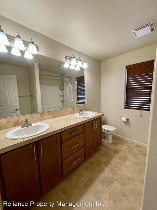 Building Photo - 3 br, 2.5 bath House - 10533 NE Summer Fal...