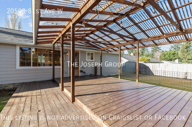 Building Photo - Open and bright 3 bed/1.75 bath in Edmonds!