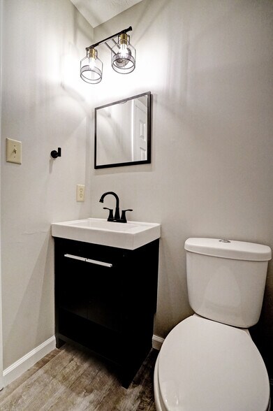 Half Bathroom - 626 Woods Crossing Dr