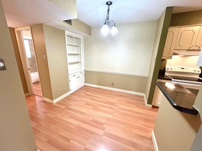 Building Photo - MOVE IN SPECIAL Upstairs Condo with Premium Amenities & Hardwood Floors!