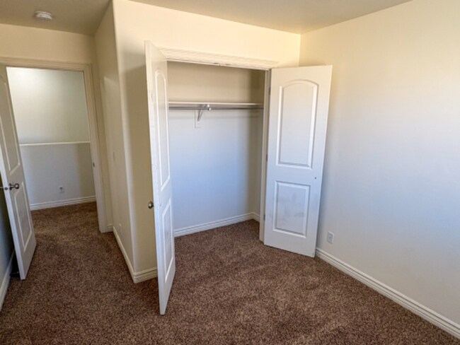 Building Photo - 652 Pimlico Dr