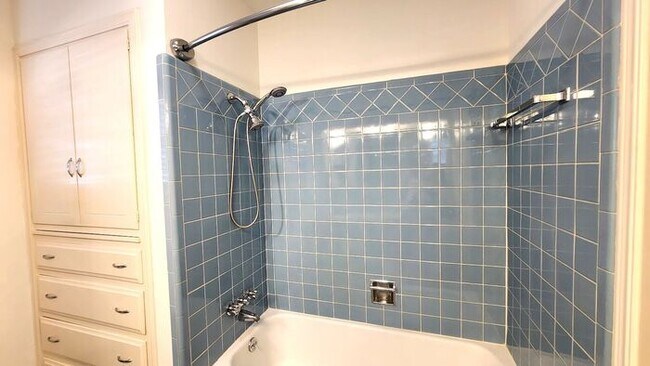 Building Photo - Beautiful 3 Bed 2 Bath Corner Lot