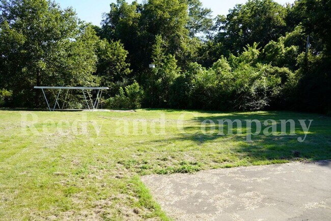 Building Photo - 1631 Gowan Dr