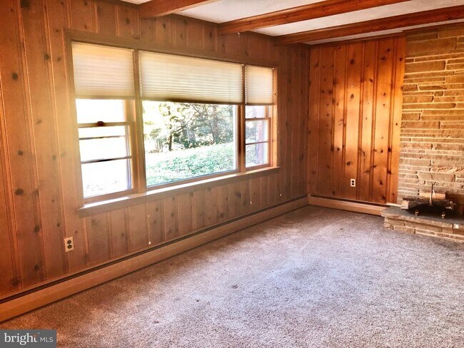 Building Photo - 708 Miller Rd