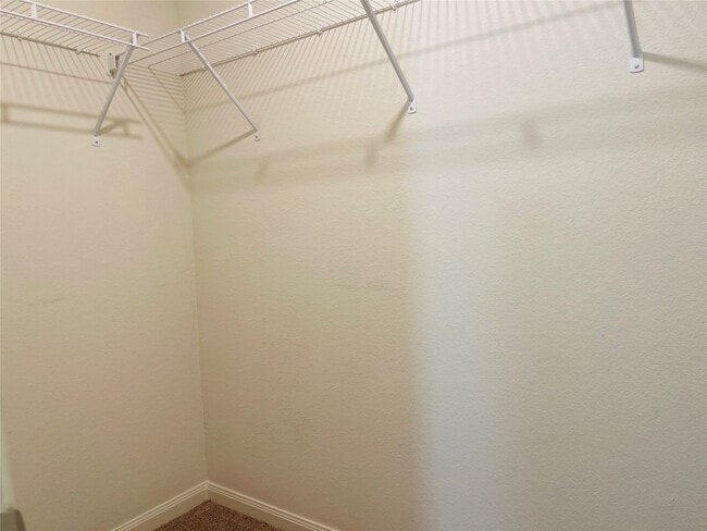 Building Photo - 11042 Hillside Creek Dr