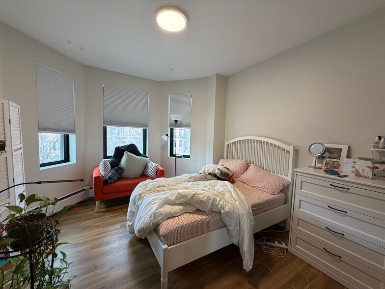 Building Photo - 16 Aberdeen St