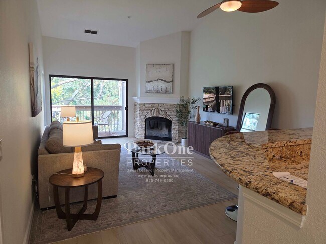 Building Photo - 1733 S Villa Way