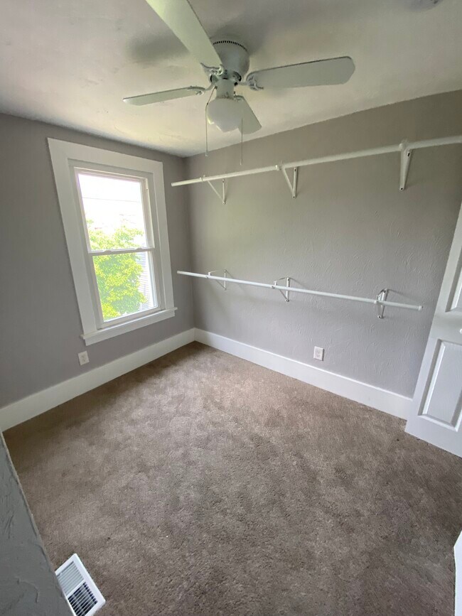 Building Photo - 406 S 3rd Ave