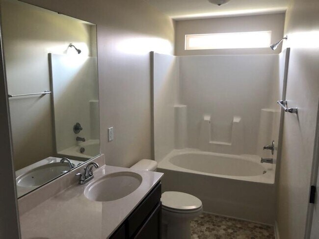 Building Photo - 2 bedroom, 2.5 bath townhouse in Sneads Ferry Justice Farm Townhome community