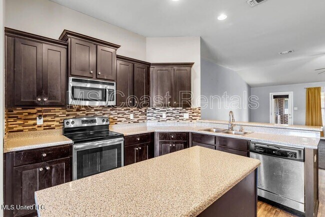 Building Photo - 18020 Canal Landing Dr