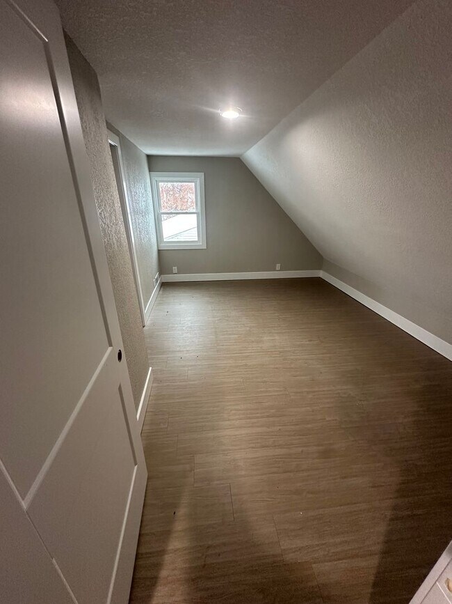 Building Photo - Completely updated 4 Bedroom, 1 Bathroom Home