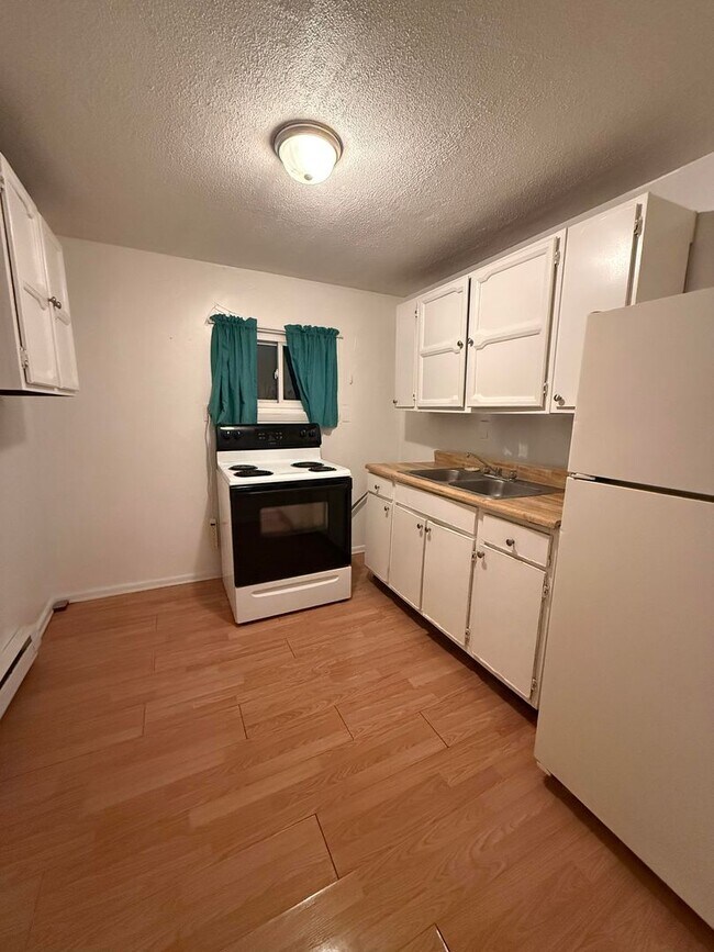 Building Photo - 123 W Walnut St