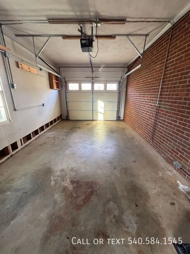 Building Photo - 136 Grimes St