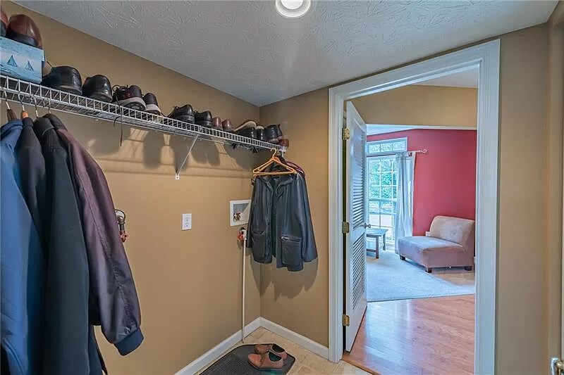 Building Photo - 4019 Village Run Rd