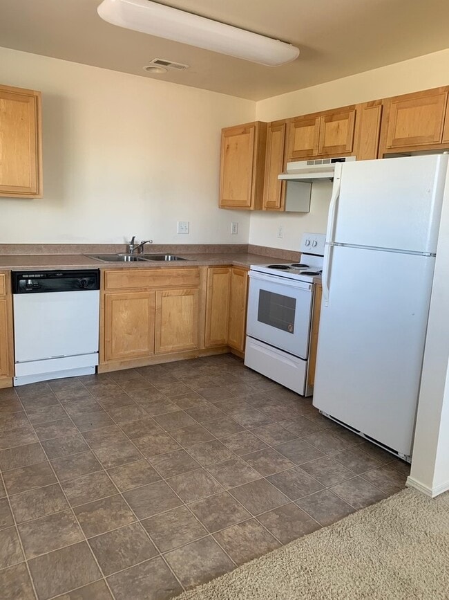 Building Photo - 2 Bedroom 1 Bathroom Unit in 8 Plex