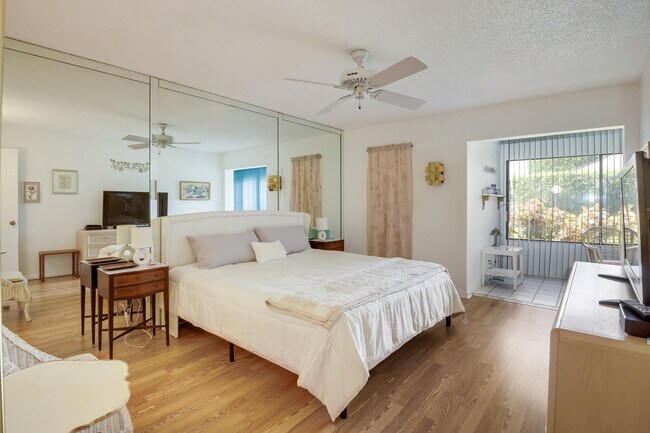 Building Photo - 3154 Via Poinciana