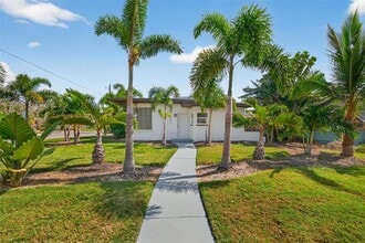 Building Photo - 3102 Dupont St S