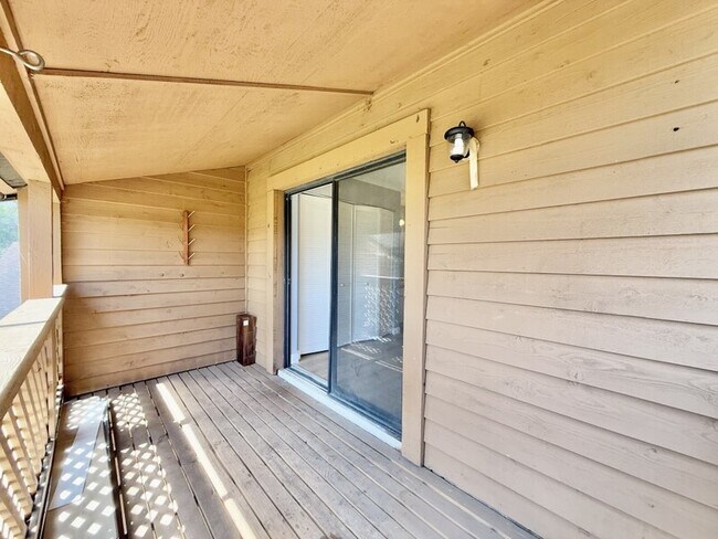 Building Photo - 817 Fairwood Forest Dr